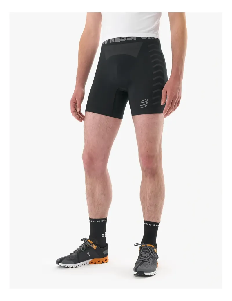 Compressport Seamless Boxer Men in Black-2