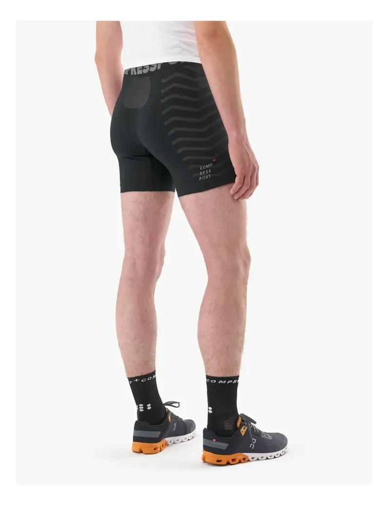 Compressport Seamless Boxer Men in Black-3