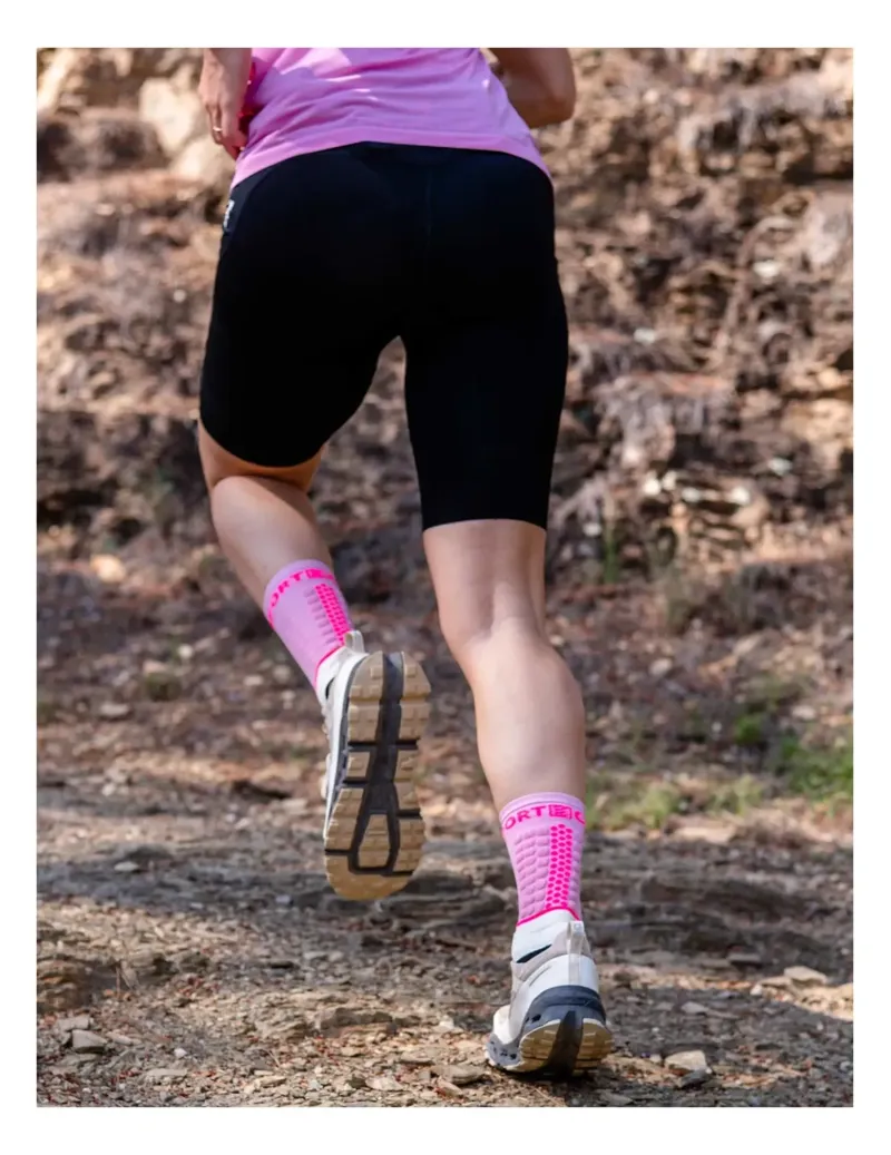 Compressport Ultra Trail Socks V2.0 in Begonia/Neon Pink-4