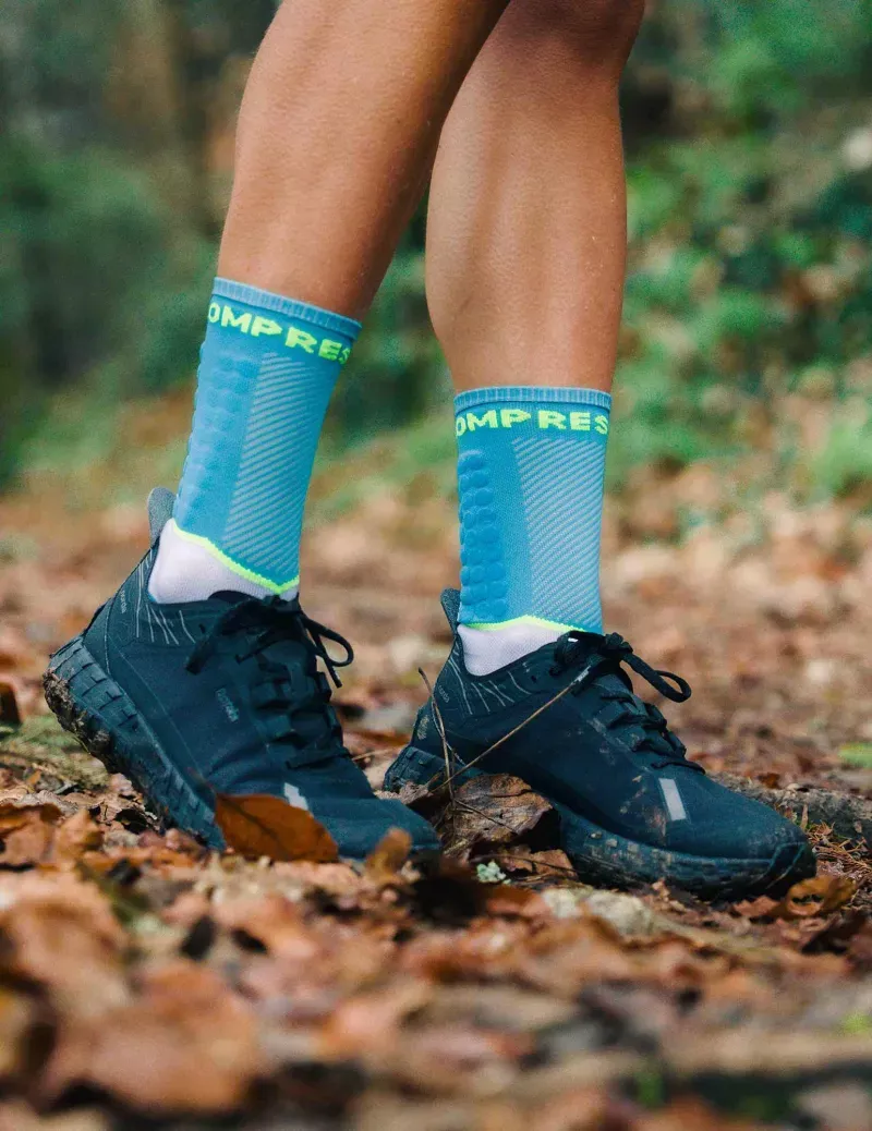 Compressport Ultra Trail Socks V2.0 in Norse Blue/Neon Green-5