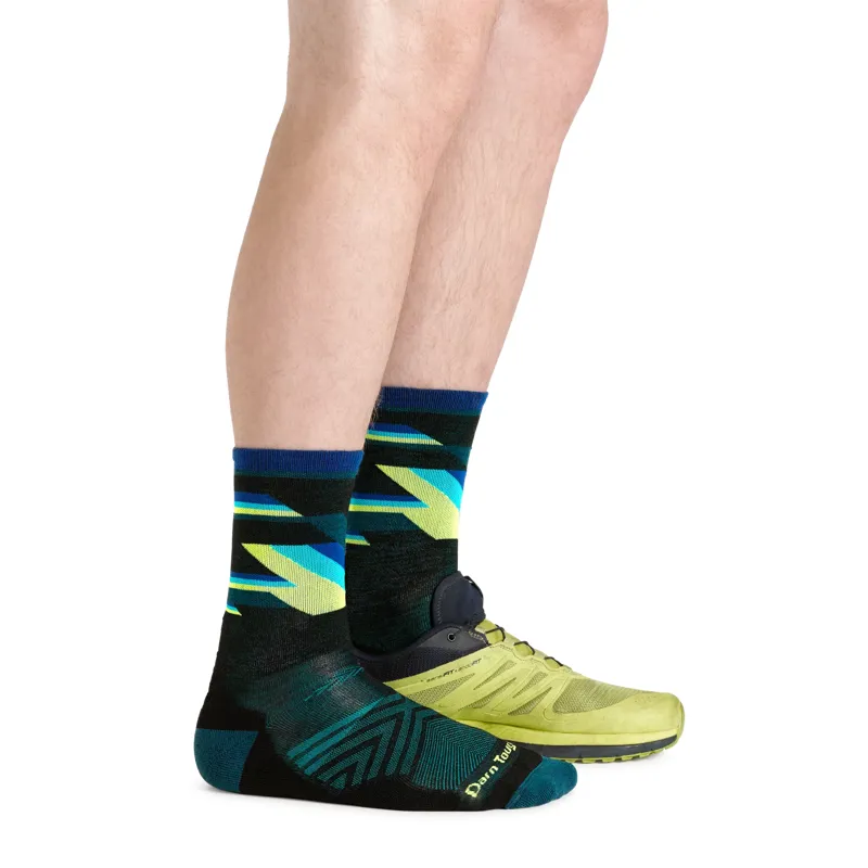 Darn Tough Bolt Micro Crew Ultra-Light Cushion Men's Sock in Black-2