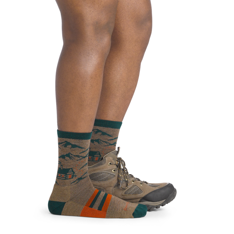 Darn Tough Hike Hut Micro Crew Midweight Cushion Socks Mens in Bark-1