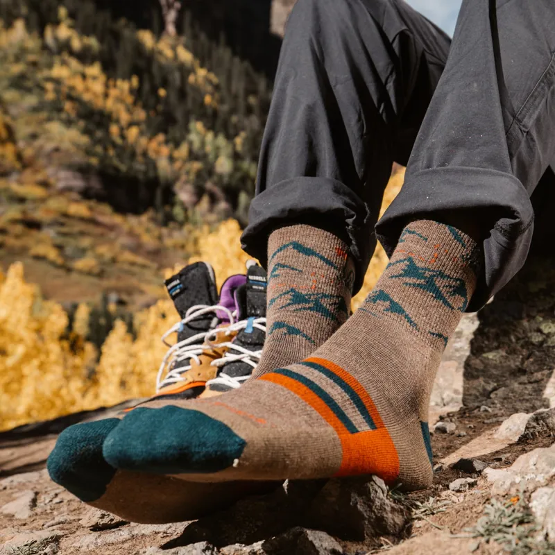 Darn Tough Hike Hut Micro Crew Midweight Cushion Socks Mens in Bark-2