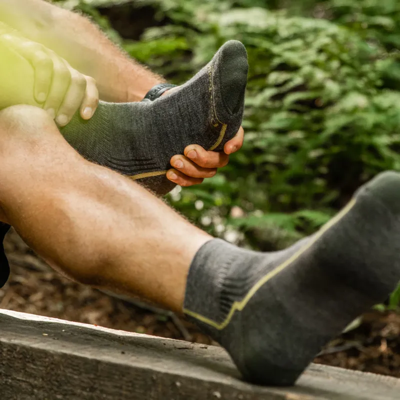 Darn Tough Hiker Quarter Midweight Hiking Sock Mens in Mountain Gray-2