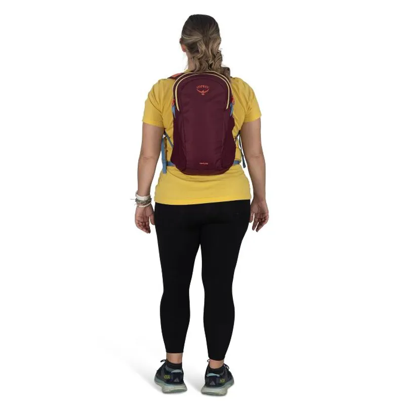 Osprey Daylite Daypack in Moody Burgundy-9