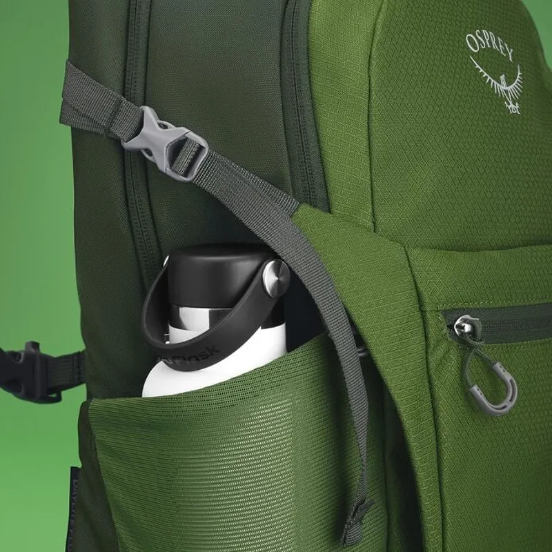 Osprey Daylite Plus Daypack in Green Belt/Green Canopy-12