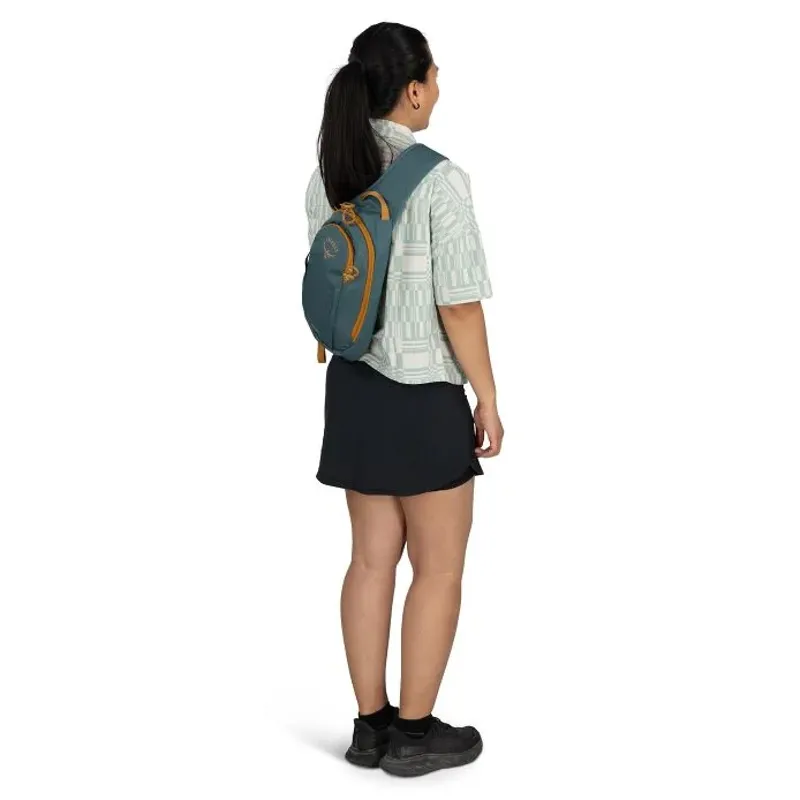 Osprey Daylite Shoulder Sling in Iris Pink-11