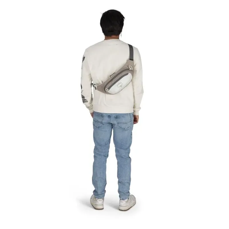 Osprey Daylite Waist Pack in Moody Burgundy-7