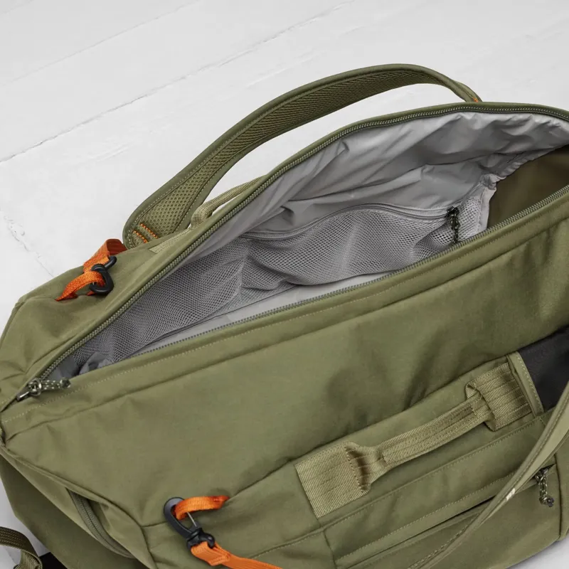 Fjallraven Farden Duffel 50 in Green-12