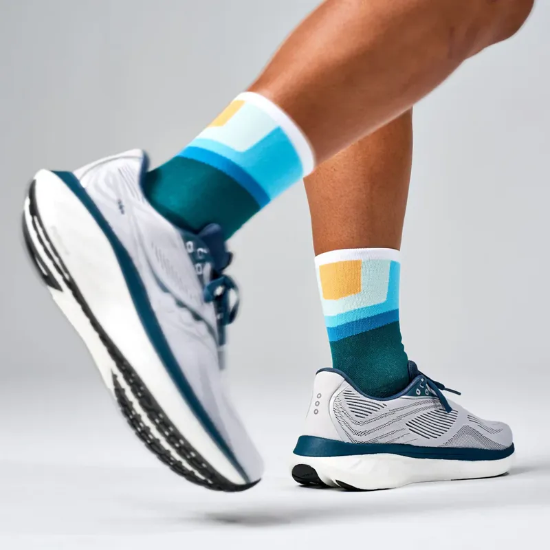 Feetures Elite Light Cushion Mini Crew Unisex Socks in Breezy Court-3