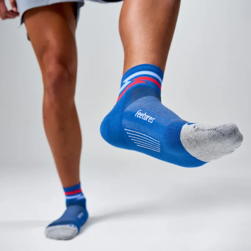 Feetures Elite Light Cushion Quarter Unisex Socks in Blue Track-2
