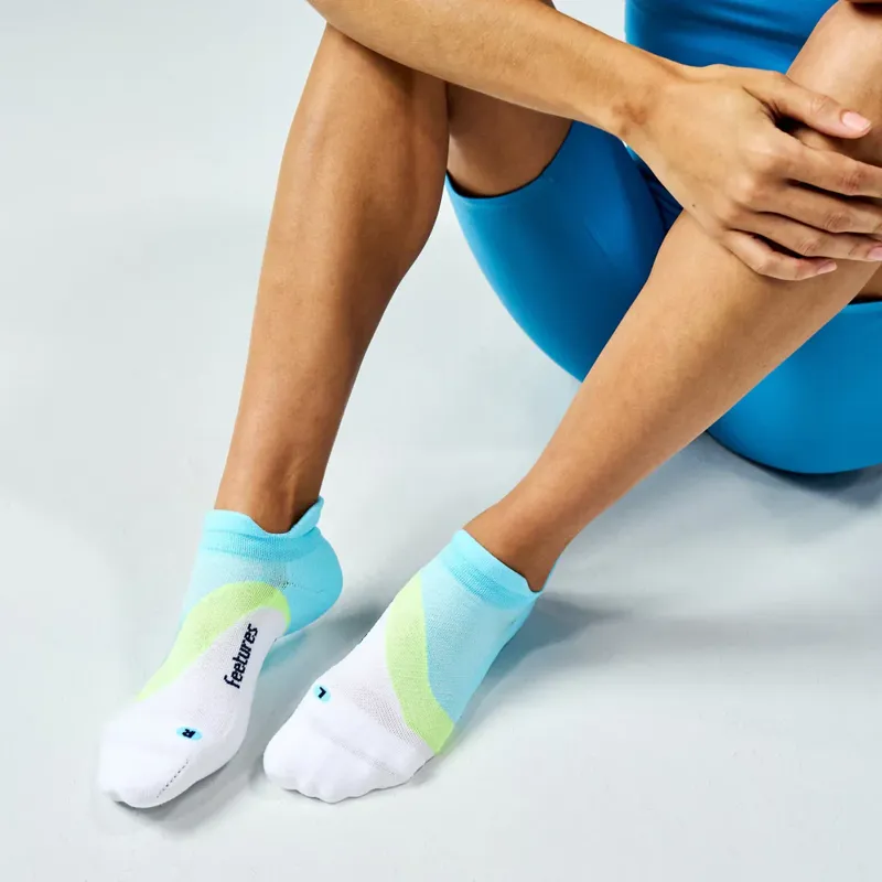 Feetures Elite Light Cushion Tab Unisex Socks in Cool Plunge-2