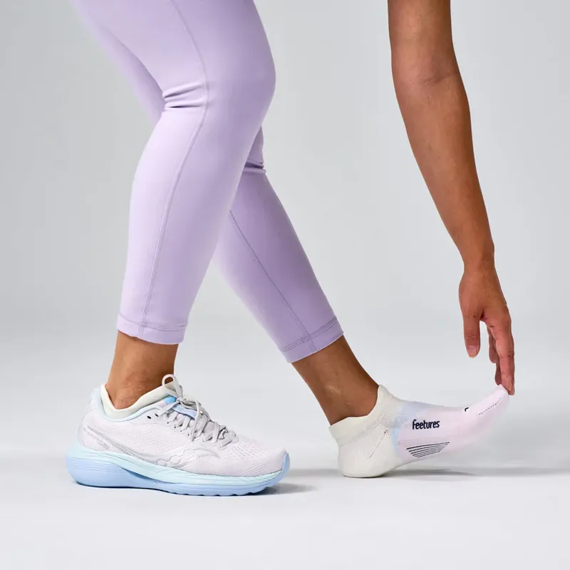 Feetures Elite Light Cushion Tab Unisex Socks in Lilac Breeze-3