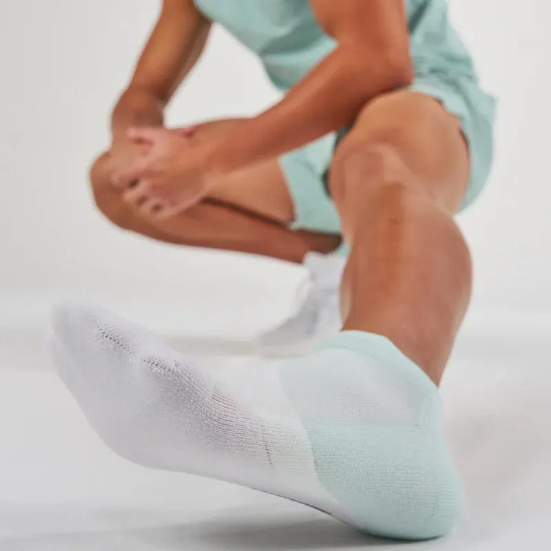 Feetures Elite Light Cushion Tab Unisex Socks in Supine Sage-3