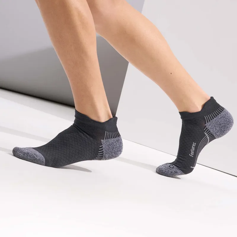 Feetures PF Relief Light Cushion Tab Unisex in Black-2