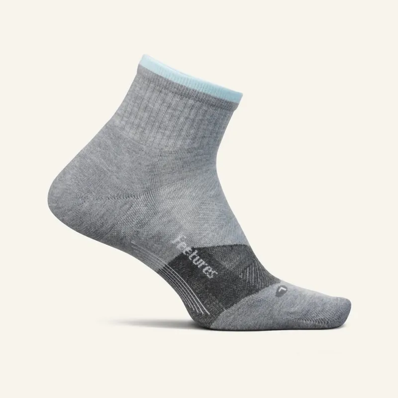 Feetures Trail Max Cushion Quarter Socks Unisex in Light Grey