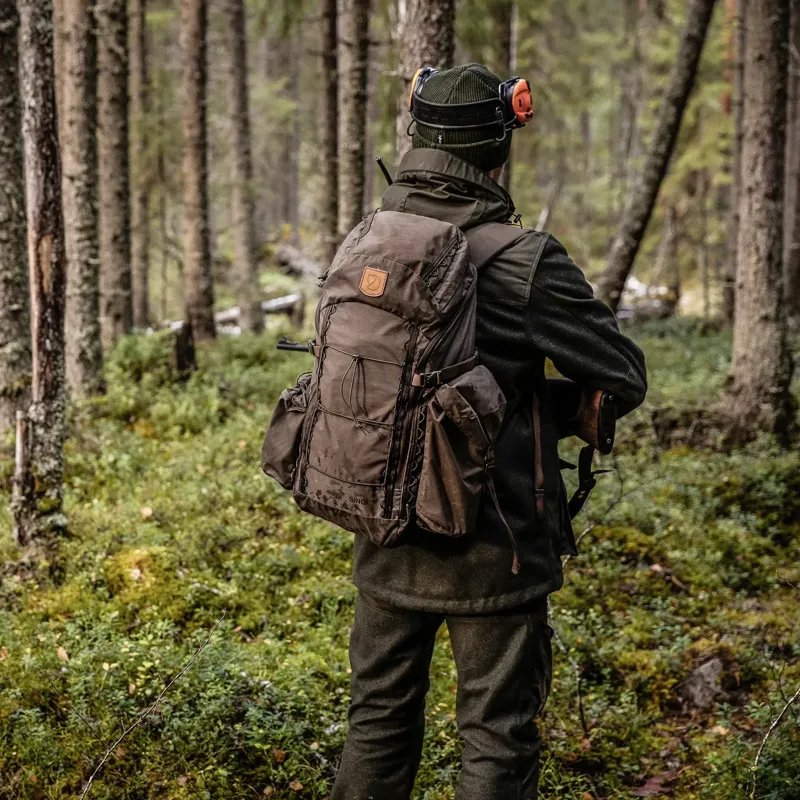 Fjallraven Singi 28 Backpack in Dark Olive-10