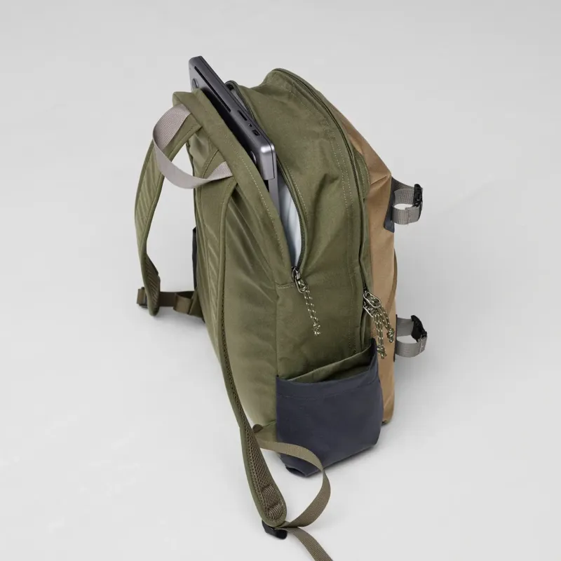 Fjallraven Vardag Backpack 17L in Green/Clay-12