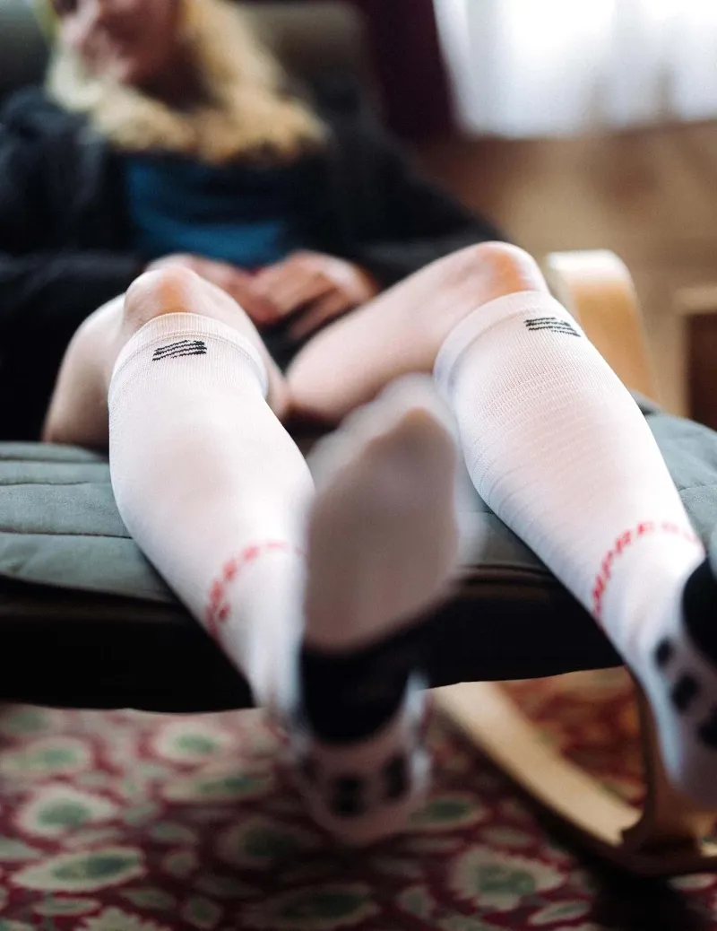 Compressport Full Socks Recovery 2.0 in White-3