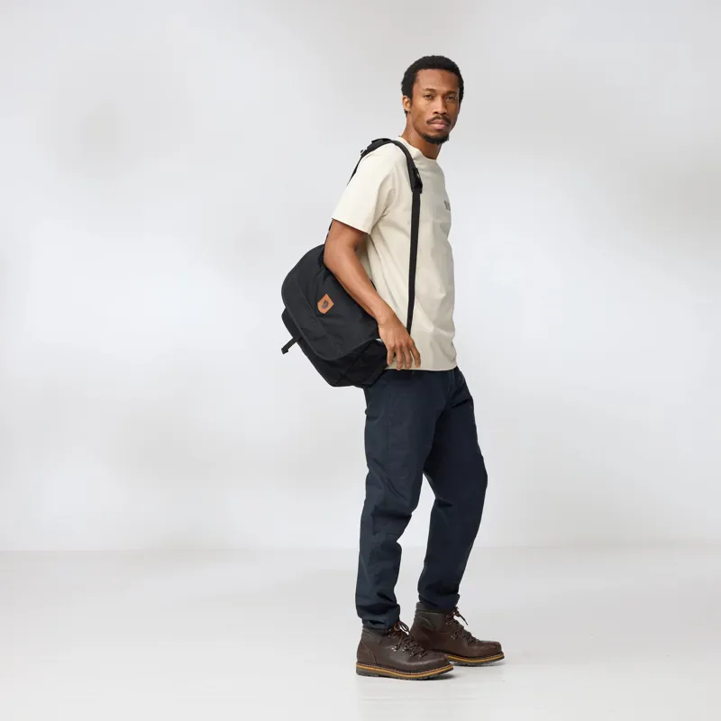 Fjallraven Greenland Shoulder Bag in Black-8