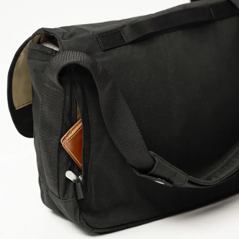 Fjallraven Greenland Shoulder Bag in Black-4
