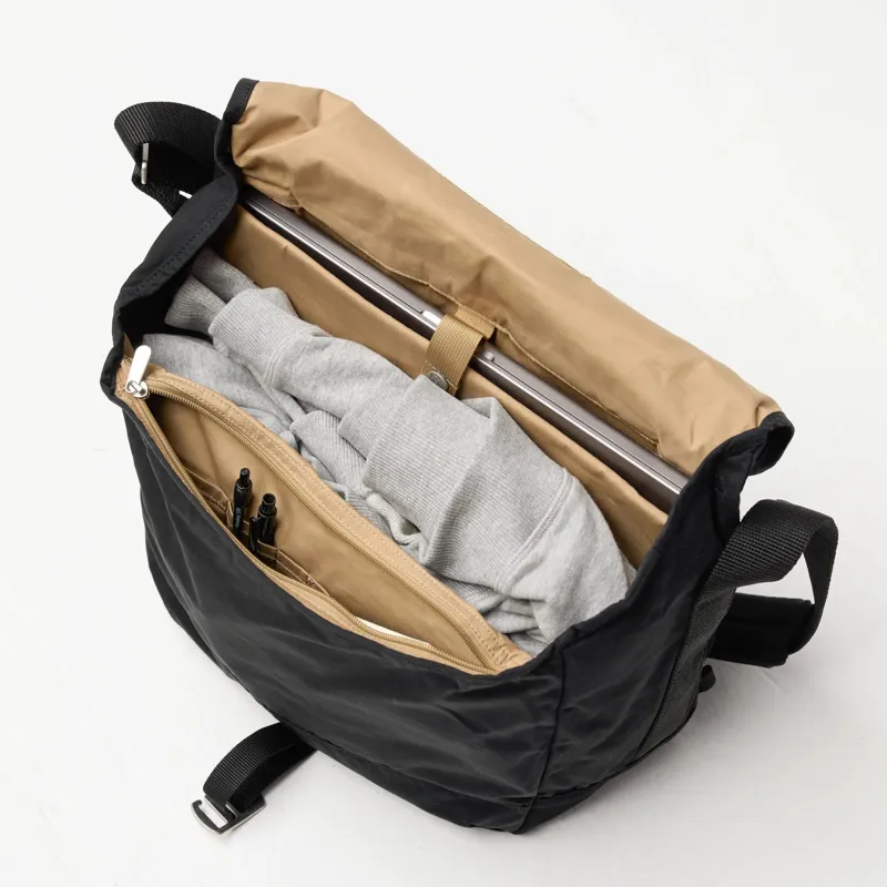 Fjallraven Greenland Shoulder Bag in Black-5
