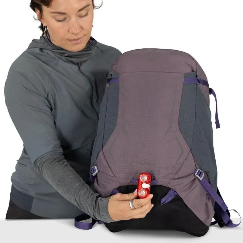 Osprey Hikelite 28 in Raven Black-13