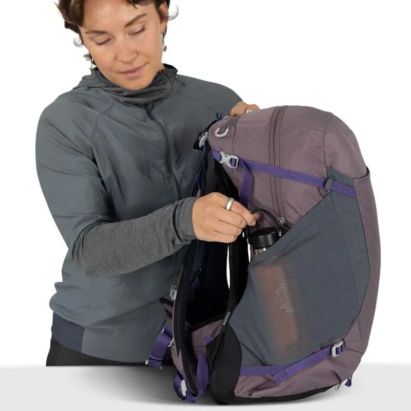 Osprey Hikelite 28 in Cascade Blue-11
