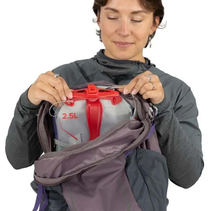 Osprey Hikelite 28 in Cascade Blue-9
