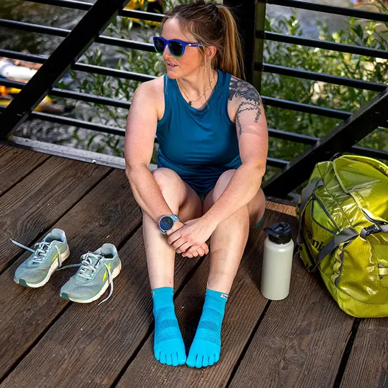 Injinji Run Lightweight Mini Crew Unisex Socks in Navy-3