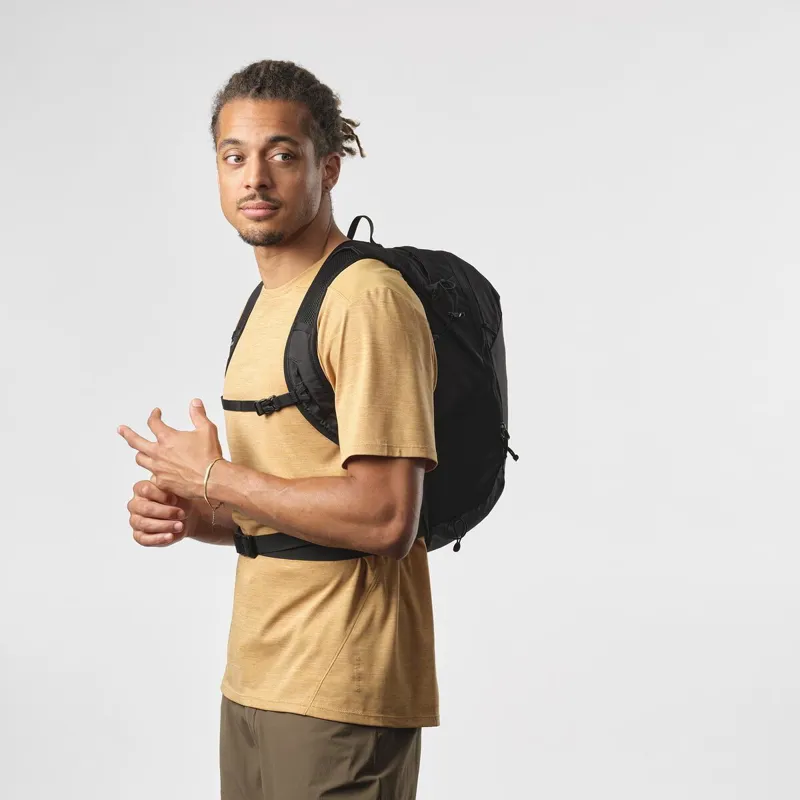 Salomon Trailblazer 10 Backpack 10L in Black/Alloy-4