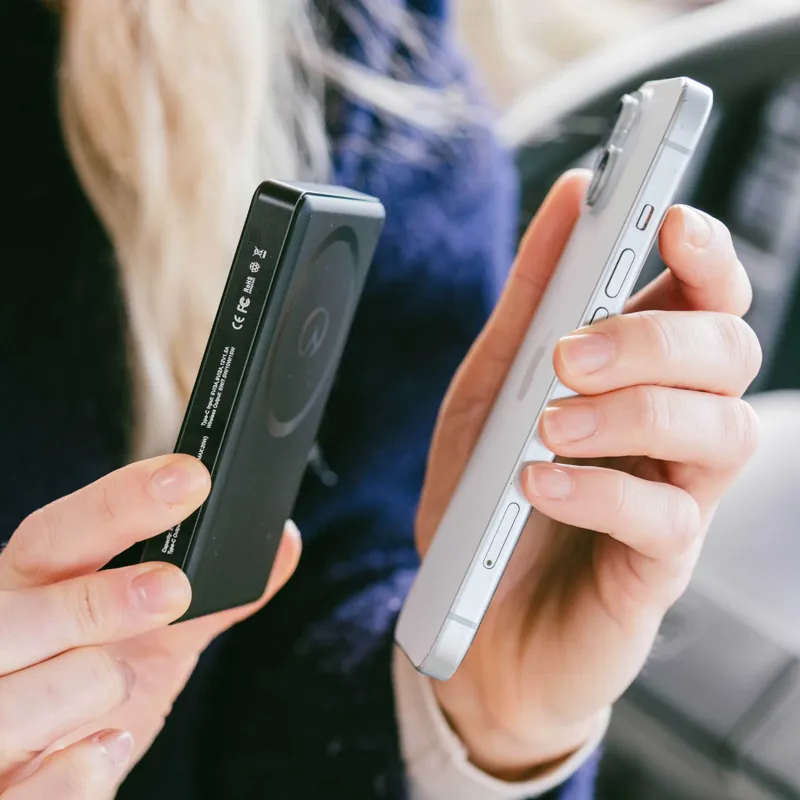 Lifeventure Magnetic Wireless Power Bank in Black-12