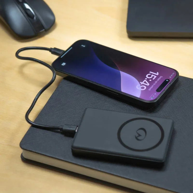 Lifeventure Magnetic Wireless Power Bank in Black-9