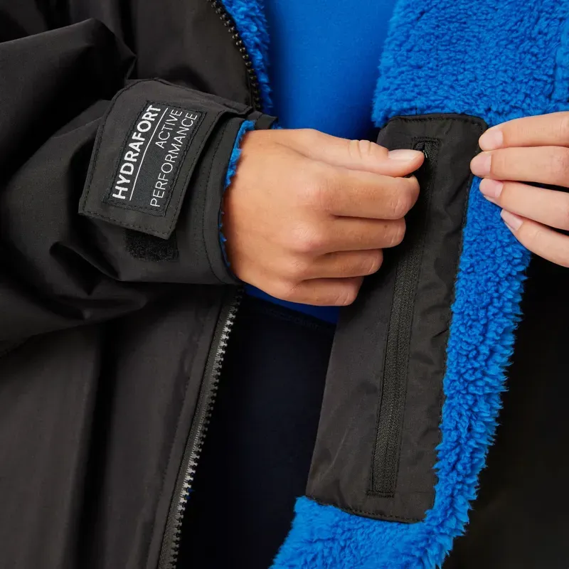 Regatta Junior Waterproof Changing Robe in Black/Oxford Blue-10