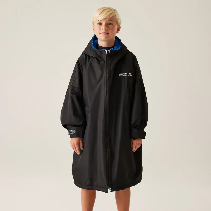 Regatta Junior Waterproof Changing Robe in Black/Oxford Blue-3