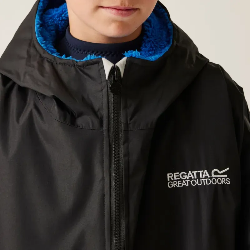 Regatta Junior Waterproof Changing Robe in Black/Oxford Blue-8