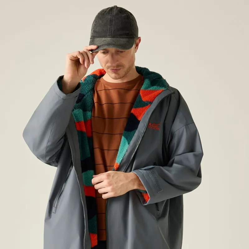 Regatta Waterproof Changing Robe Unisex in Dark Storm/Abstract Mount-10