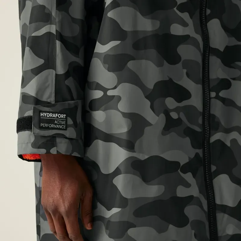 Regatta Waterproof Changing Robe Unisex in Grey/Black Camo-4