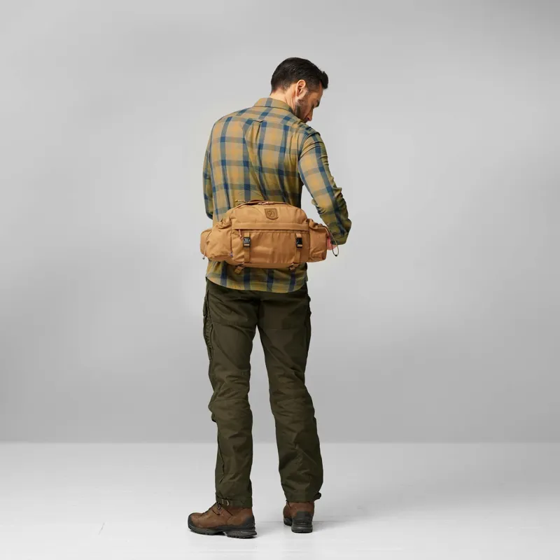Fjallraven Singi Hip Pack 10 in Khaki Dust-3