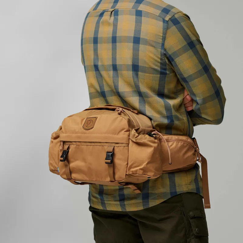 Fjallraven Singi Hip Pack 10 in Khaki Dust-4