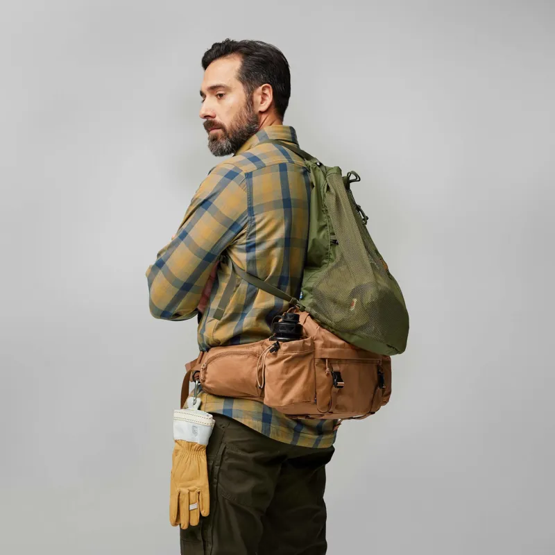 Fjallraven Singi Hip Pack 10 in Khaki Dust-6