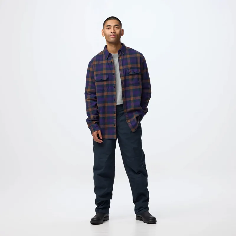 Fjallraven Skog Relaxed Shirt Mens in Laurel Green/Dark Navy-2