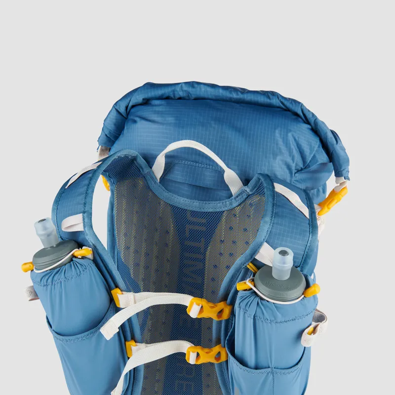 Ultimate Direction FastpackHer 30 2.0 Women's Pack in Fog-2