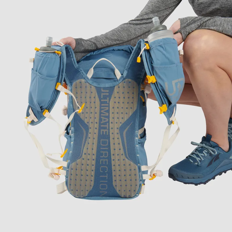Ultimate Direction FastpackHer 30 2.0 Women's Pack in Fog-3