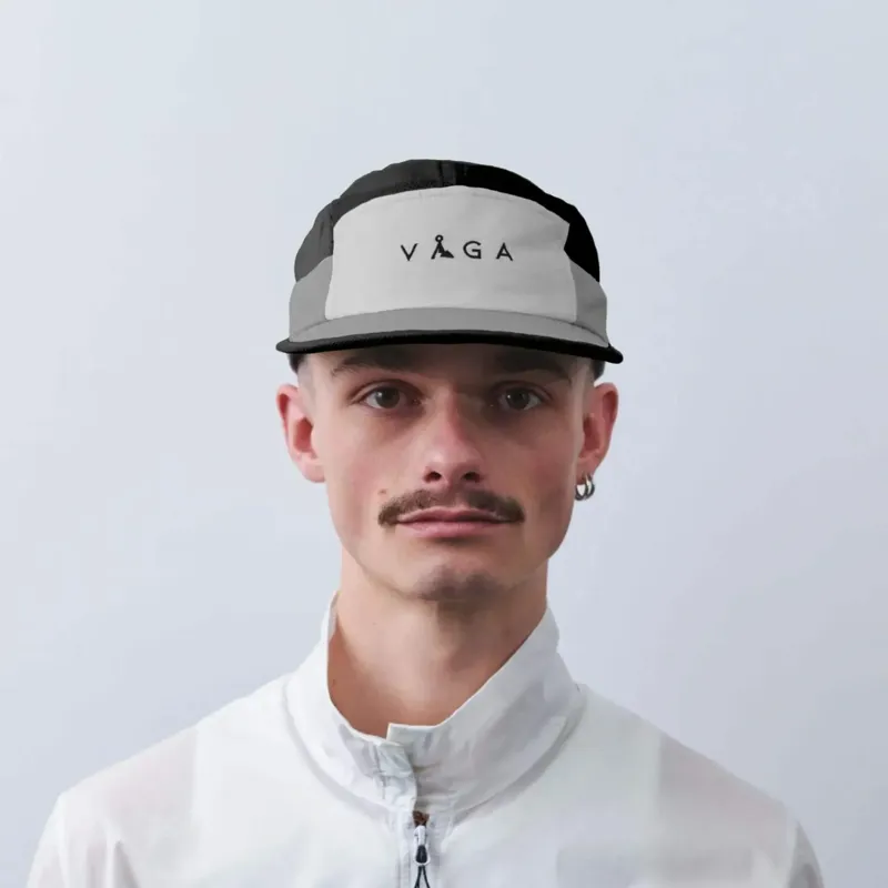 Vaga Club Running Cap in Light Grey/Mid Grey/Black-4