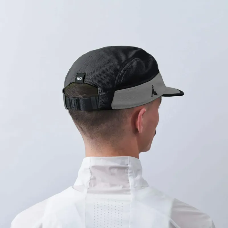 Vaga Club Running Cap in Light Grey/Mid Grey/Black-5