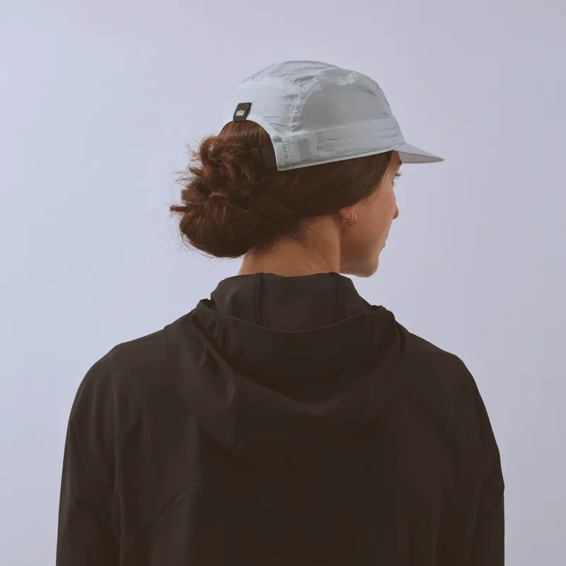 Vaga Wind Resistant Feather Racing Cap in Light Grey-6