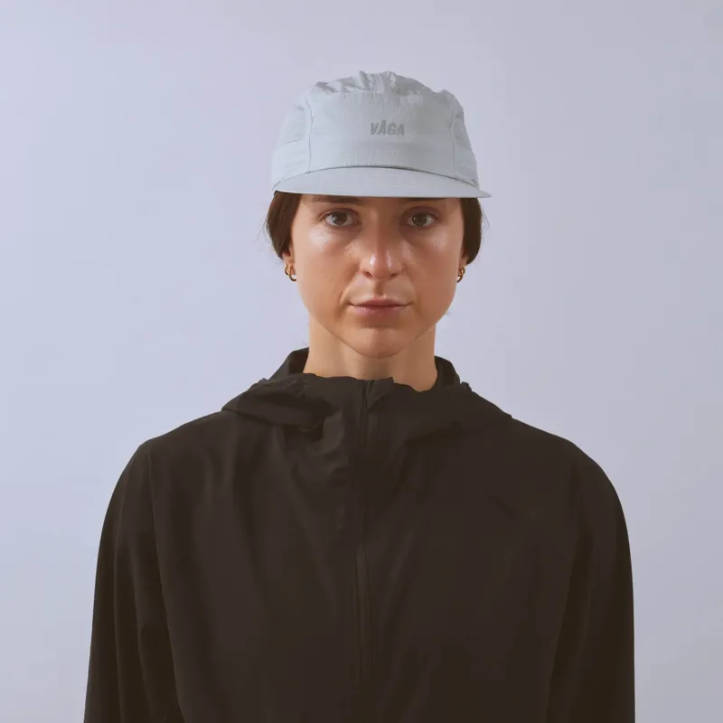 Vaga Wind Resistant Feather Racing Cap in Light Grey-4