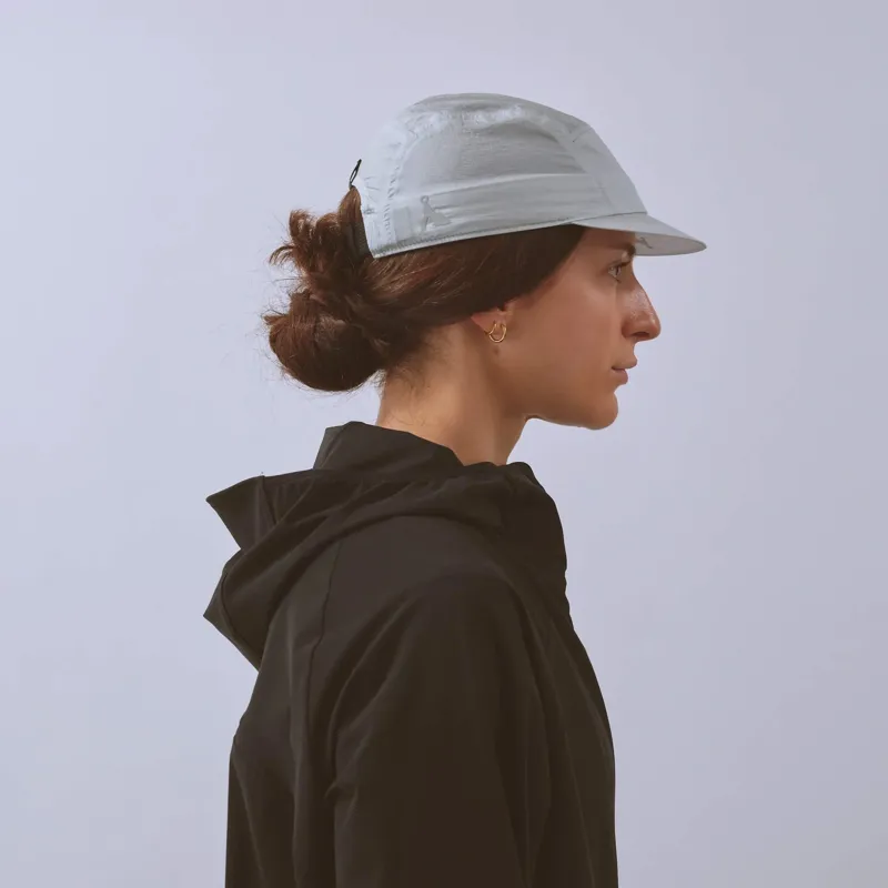 Vaga Wind Resistant Feather Racing Cap in Light Grey-5