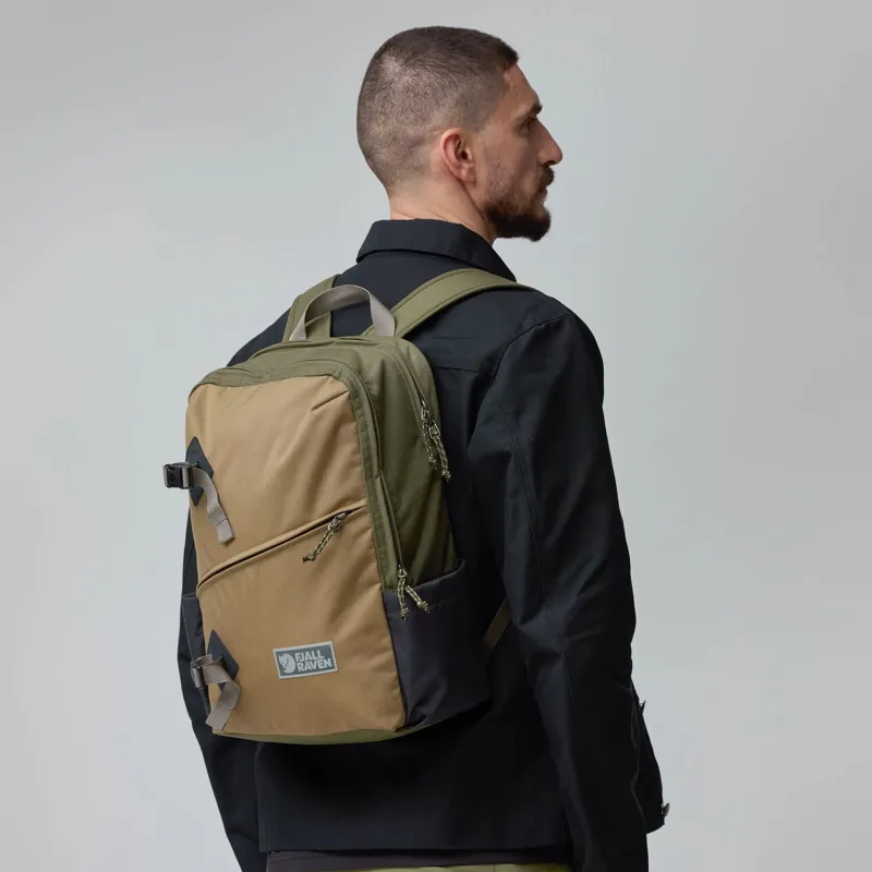 Fjallraven Vardag Backpack 17 Unisex in Navy-5